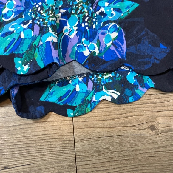 Attyre New York, Scalloped Edge Shorts, Women's size 6 - Picture 4 of 7